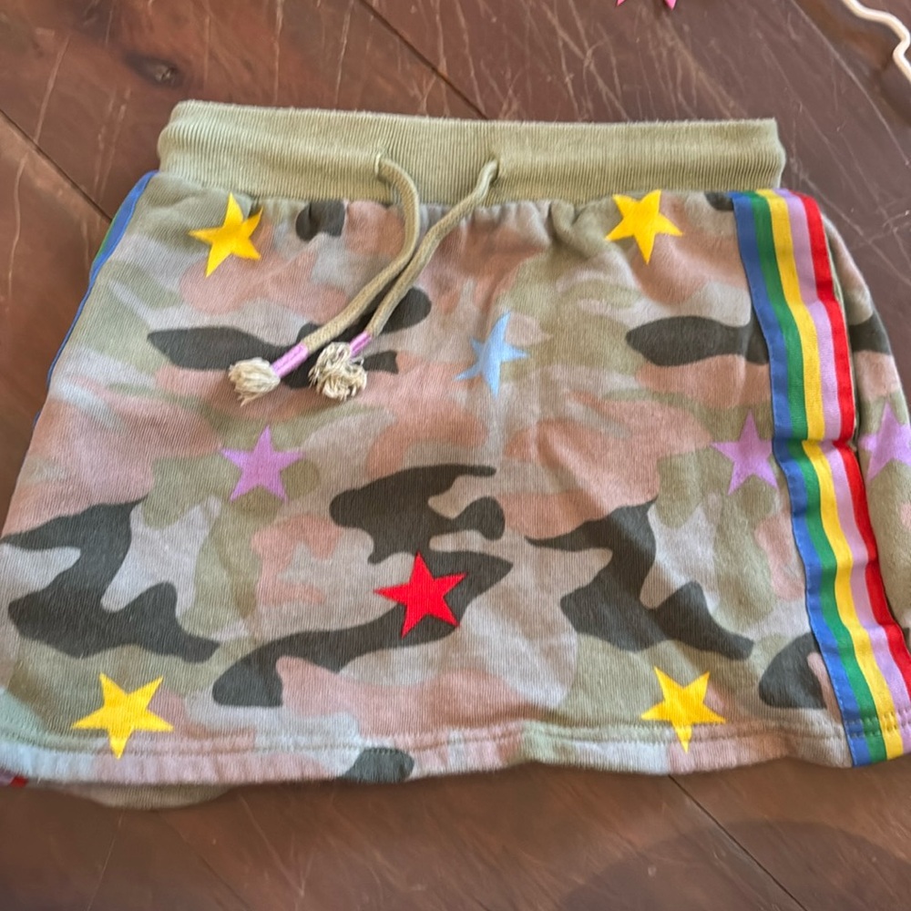 Mini Boden Camo/ Rainbow Skirt size 7/8y